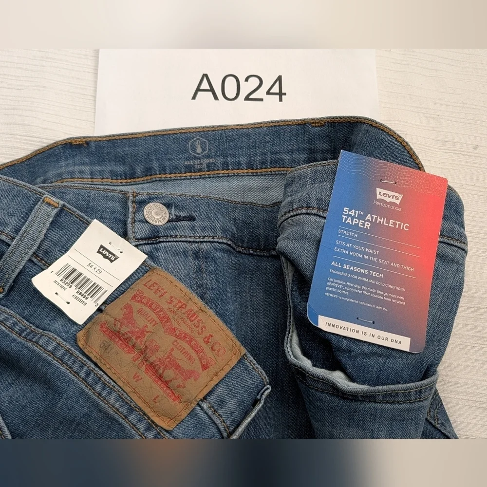 NWT Levis 541 Athletic Taper All Season Tech Men's Jeans 54x29